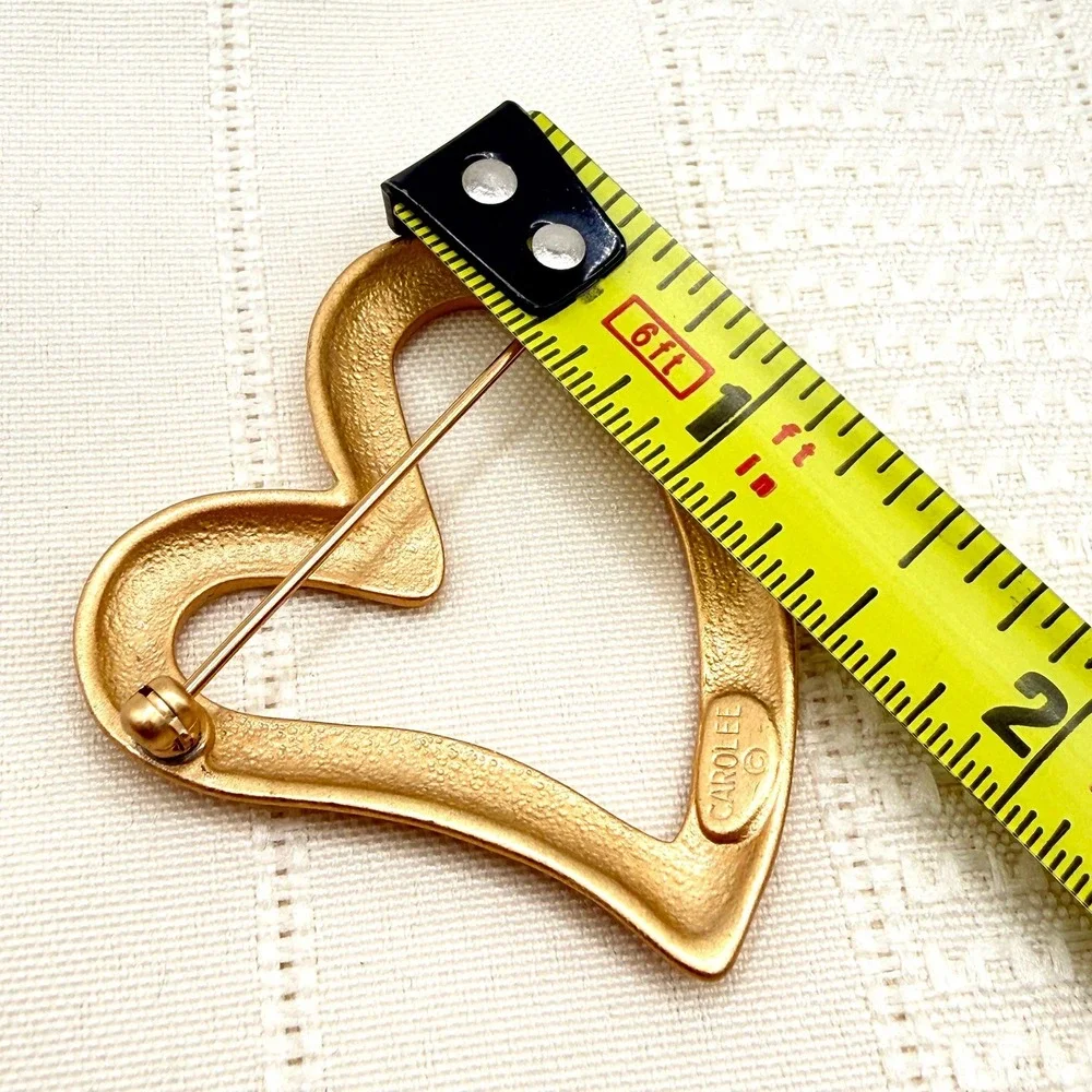 Vintage CAROLEE Gold Tone Studded Heart Outline Valentine Romantic Brooch